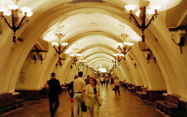 В московском метро хотят закрывать переходы в часы пик