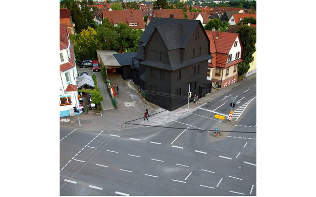 Черный дом из страшилок существует в Германии