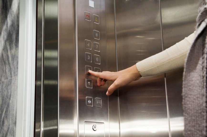 Сделали бы вы шкаф в шахте лифта?