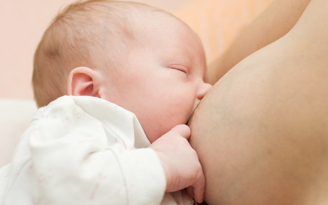 у кого какое время новорожденный сосет грудь фото 24