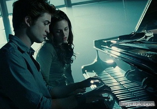 Клип играют на пианино. Bella's Lullaby. Twilight Carter Burwell.