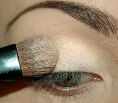 Эффектный макияж глаз со стрелками