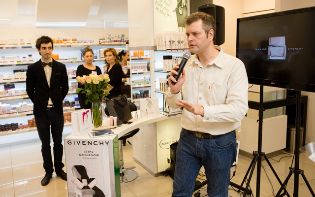 Презентация новой версии аромата Givenchy Dahlia Noir