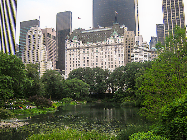 Пруд (The Pond) в Центральном Парке (Central Park).
Нью Йорк, США.
http://en.wikipedia.org/wiki/The_Pond_and_Hallett_Nature_Sanctuary,_Central_Park igni$ fatuu$