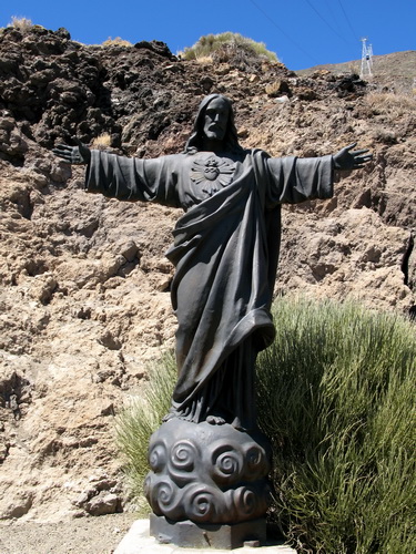 Статуя Христа на высоте 2000 метров вулкана Тейде на острове Тенерифе. Зазеркалье