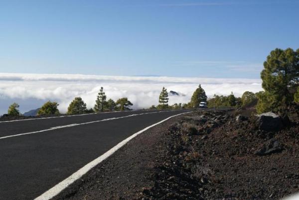 Дорога над облаками.
Испания, Канарские острова, о. Тенерифе, дорога на вулкан Тейде. Йеннифэр