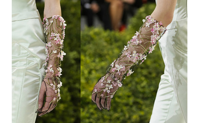 Перчатки Christian Dior на Неделе высокой моды в Париже