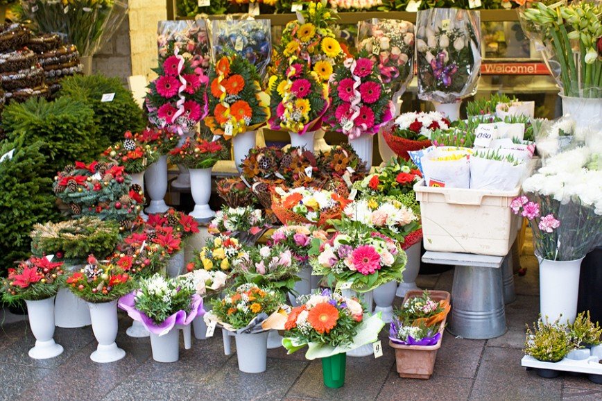 Цветочный рынок на улице Виру в канун Рождества