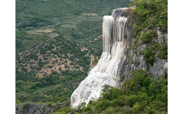 Иерве эль Агуа - каменный водопад в Мексике
