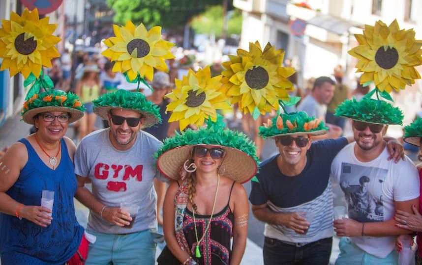  В Испании прошёл фестиваль причудливых шляп