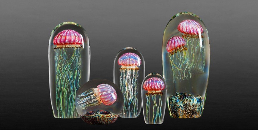 Медузы, застывшие в стекле