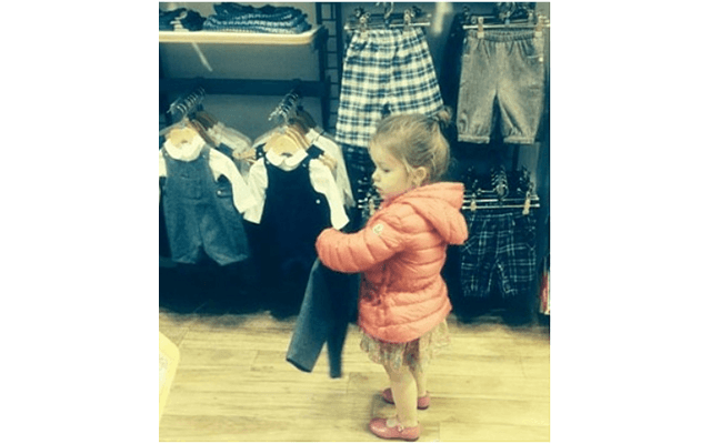 2-летняя дочь Виктории Бекхэм сама делает покупки