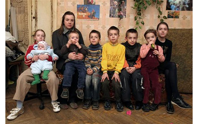 Cемьи с детьми живут в России хуже, чем пенсионеры