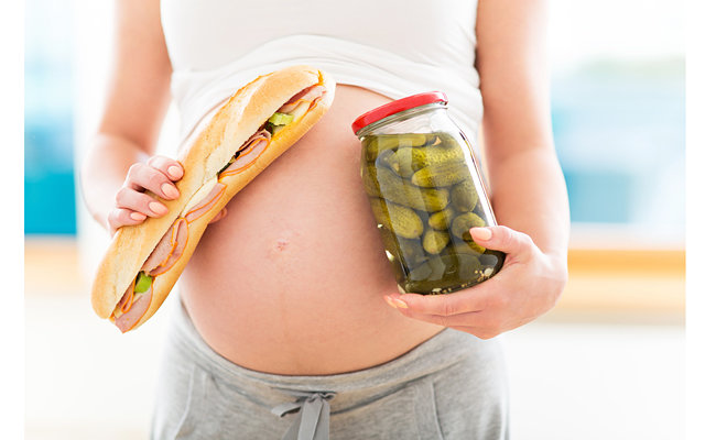 75% женщин набирают вес после родов