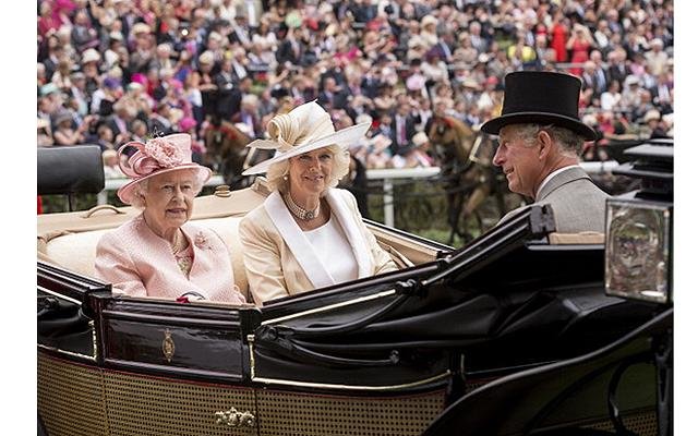 Парад шляпок на королевских скачках Royal Ascot