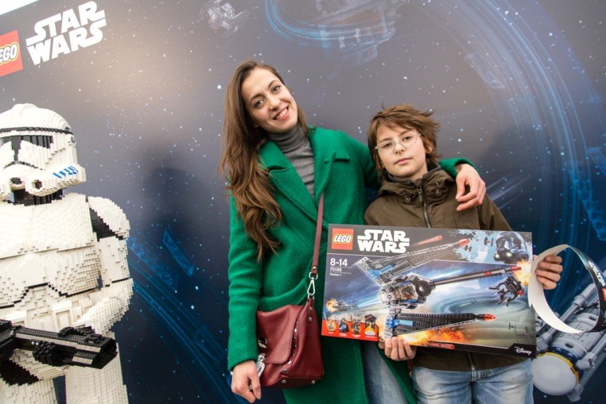 Луиза-Габриэла Бровина и Катерина Шпица пришли поиграть в LEGO