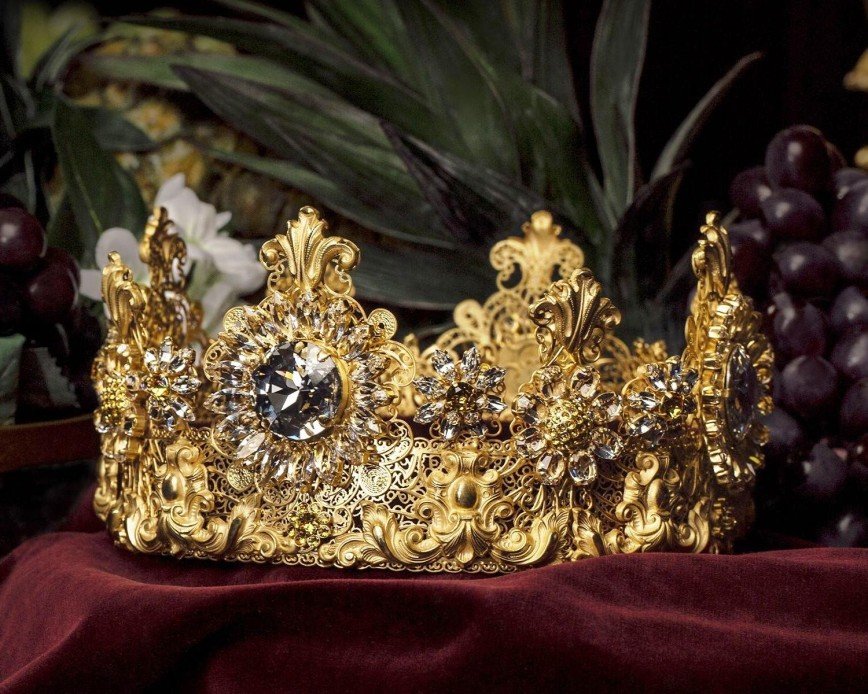 Корона Dolce & Gabbana в кристаллах Swarovski