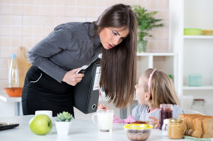 Длительность рабочего дня родителей влияет на ребенка