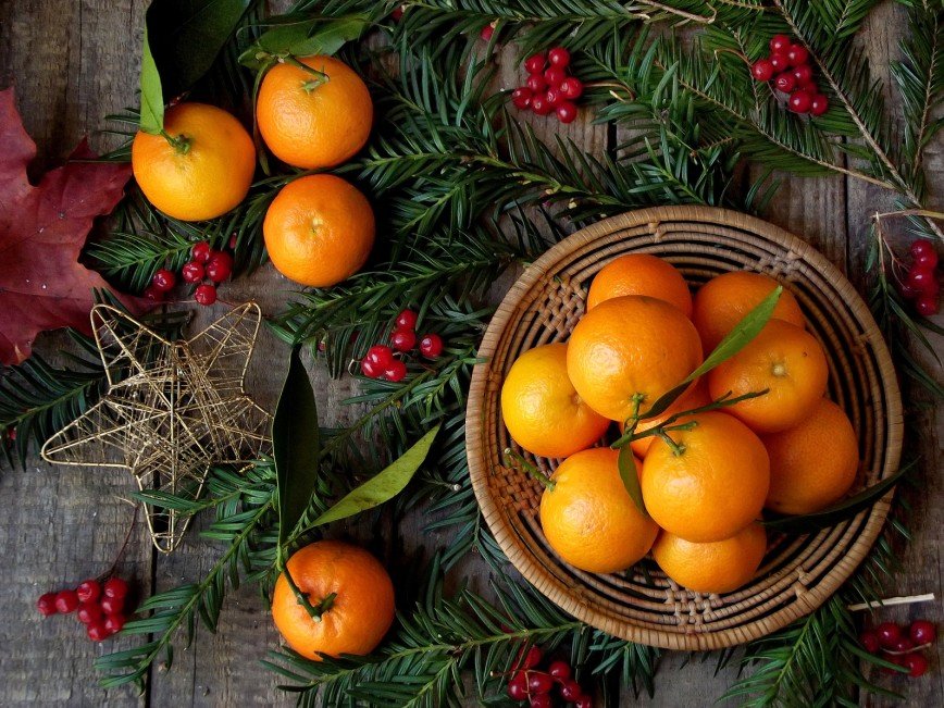 Набор мандаринов. Новогодний мандарин.. Мандарины новый год. Мандарины и елка. Новогодний апельсин.