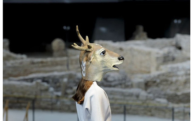 В Барселоне на моделей надели звериные головы