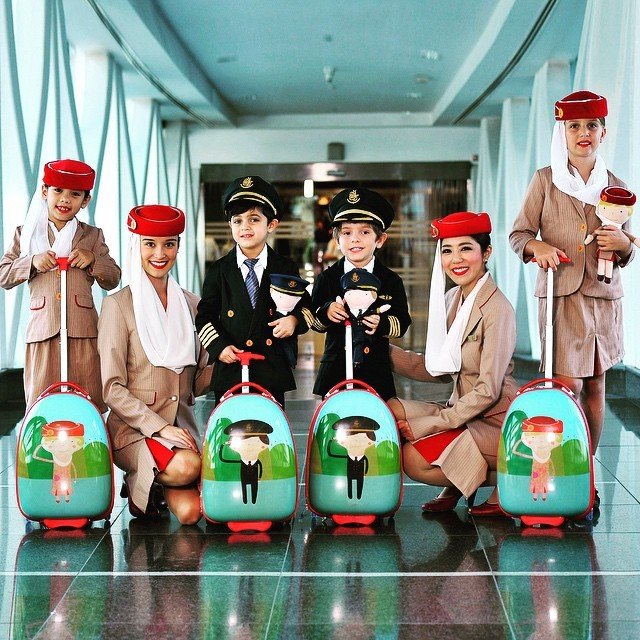Emirates выпустили форму пилотов и стюардесс для детей