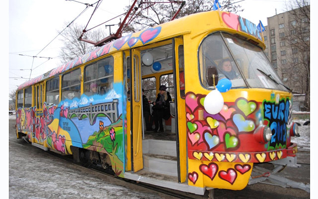 По Москве будет ездить граффити-трамвай