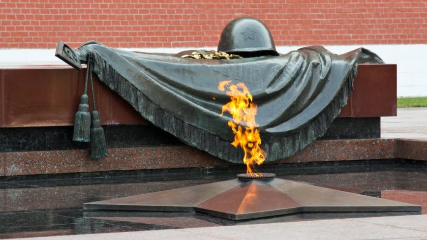 Вечному огню у стен Кремля исполнилось 50 лет
