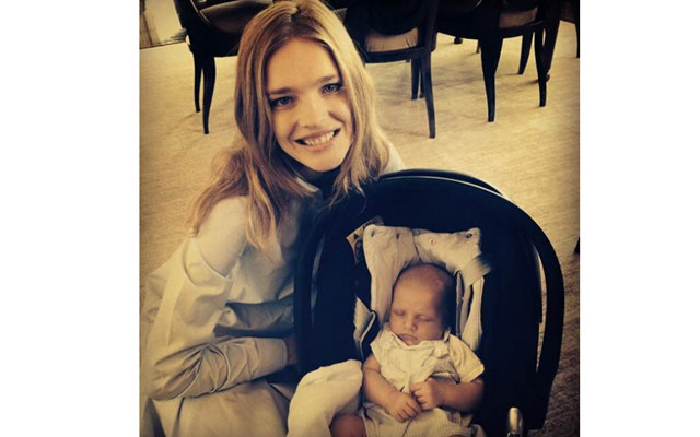 Наталья Водянова показала лицо новорожденного сына