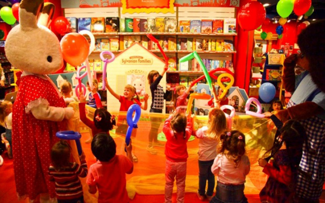 Легендарный магазин игрушек Hamleys празднует свое двухлетие