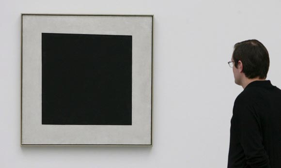 Музейщики обнаружили под «Черным квадратом» еще две картины 