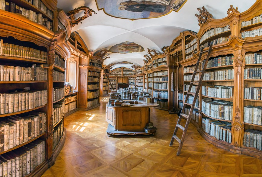 Библиотека монастыря францисканцев в Праге