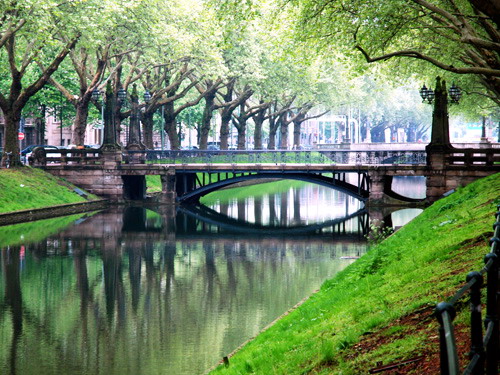 мост через канал в Дюссельдорфе Ребекка