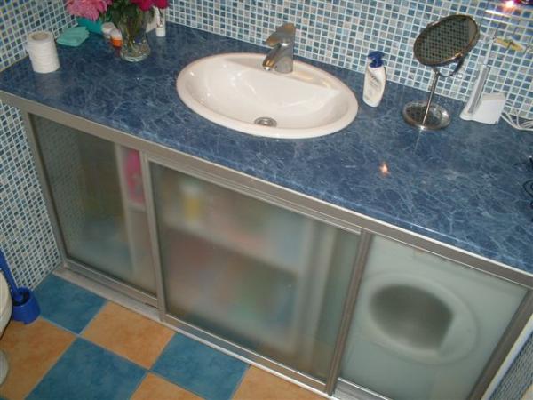 Шкаф под раковину в ванную из плитки