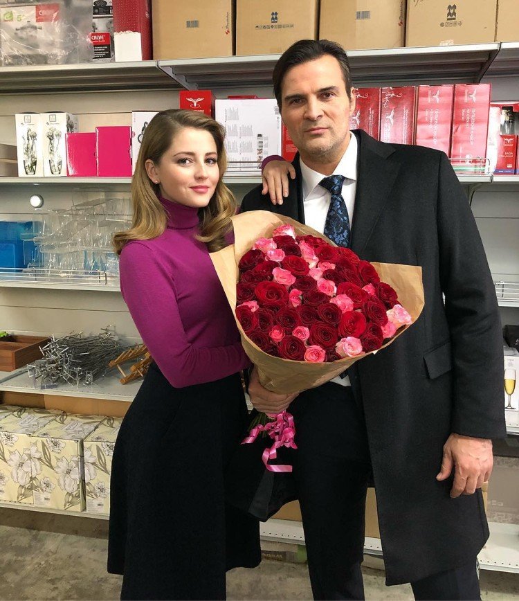 «Какая красивая пара»: Анну Михайловскую подозревают в романе с коллегой