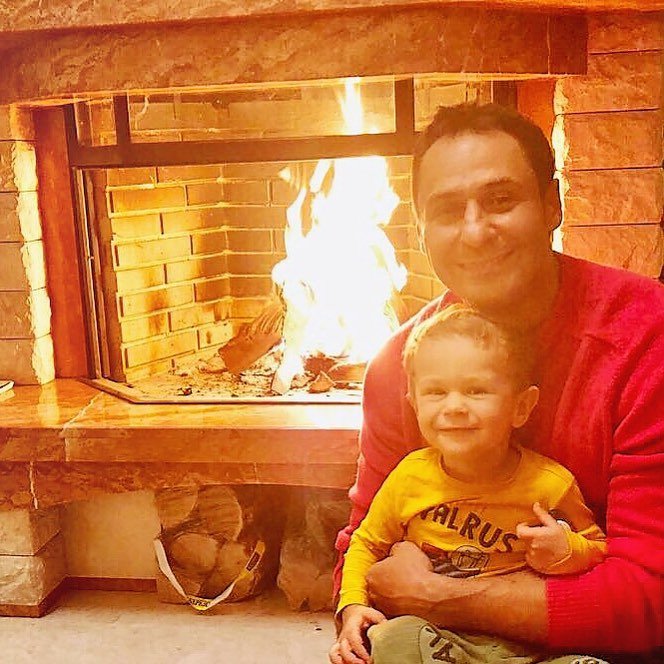 Стас Костюшкин поделился теплым домашним фото с сыном