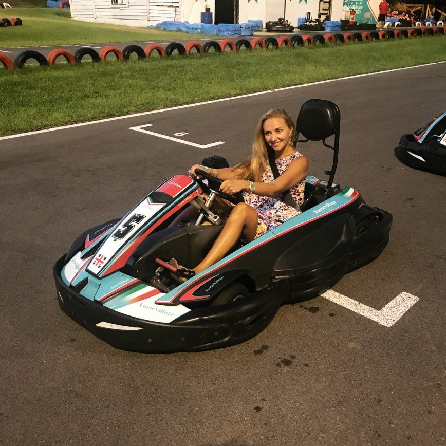 "Скорость - это моя жизнь": Татьяна Навка ездит на гоночных автомобилях