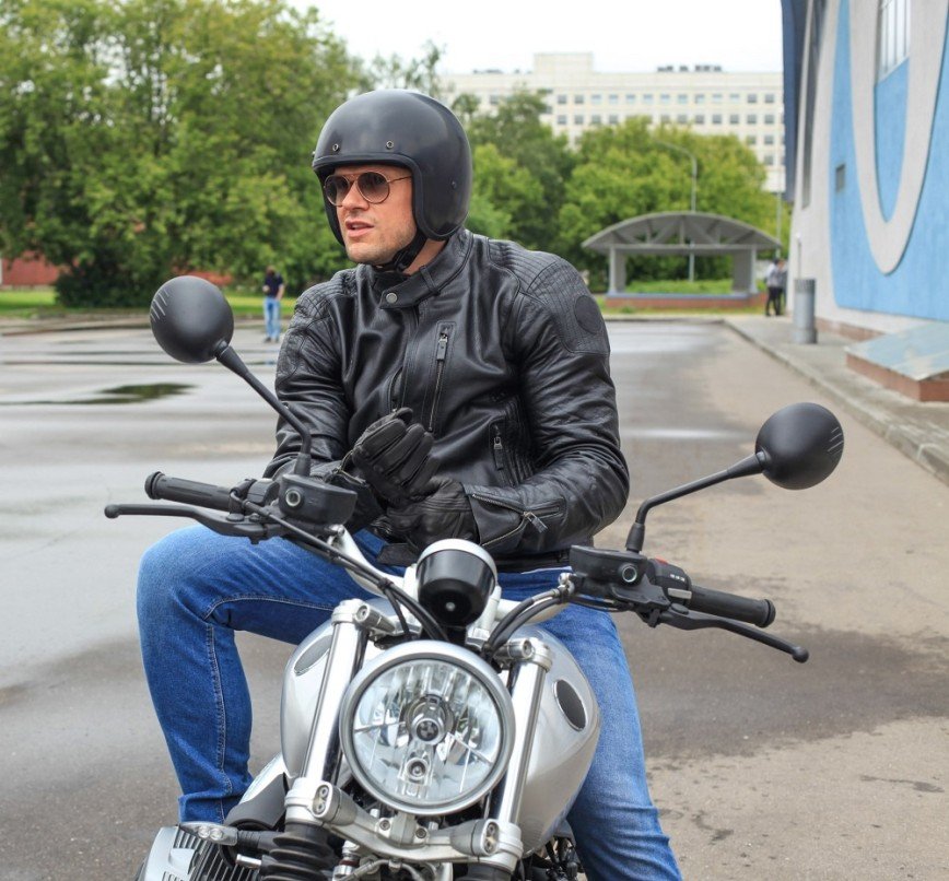 Владимир Яглыч поменял коньки на мотоцикл