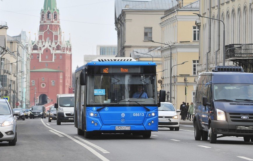 В московском наземном транспорте можно будет оплатить проезд картой или смартфоном