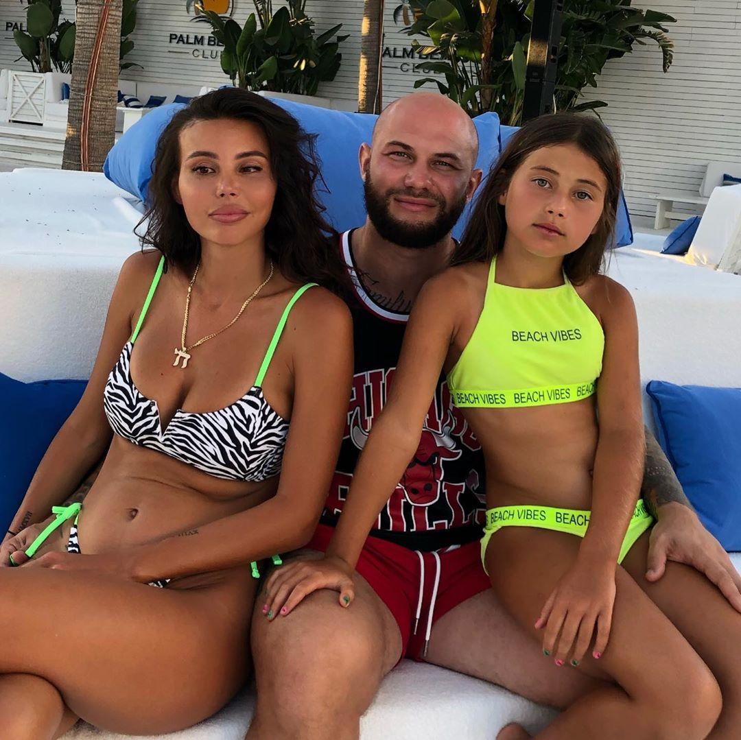 Оксана Самойлова с мужем и дочерью
