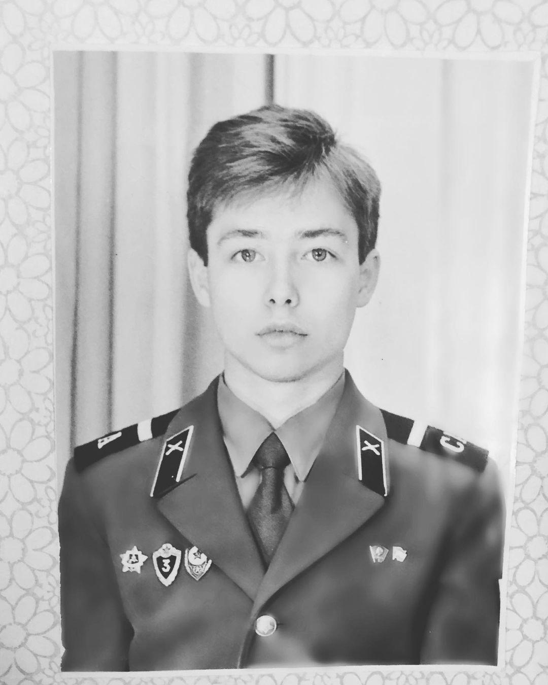 Сергей Зверев, Андрей Курпатов, Леонид Агутин и другие звезды, служившие в армии