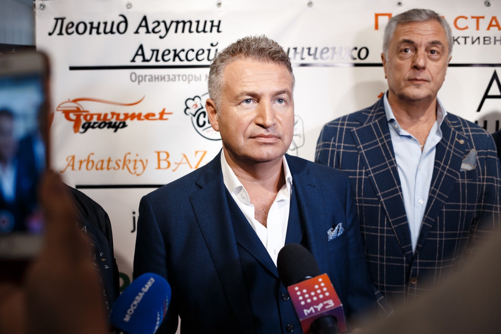 Отар Кушанашвили и Николай Фоменко поздравили Леонида Агутина с презентацией новой книги