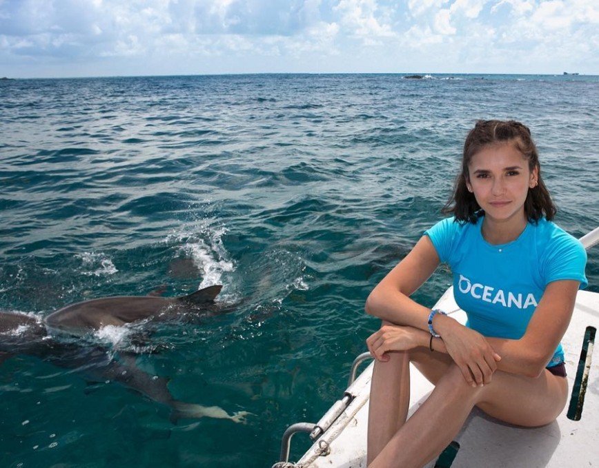 Нина Добрев проживает каждую неделю как неделю акул