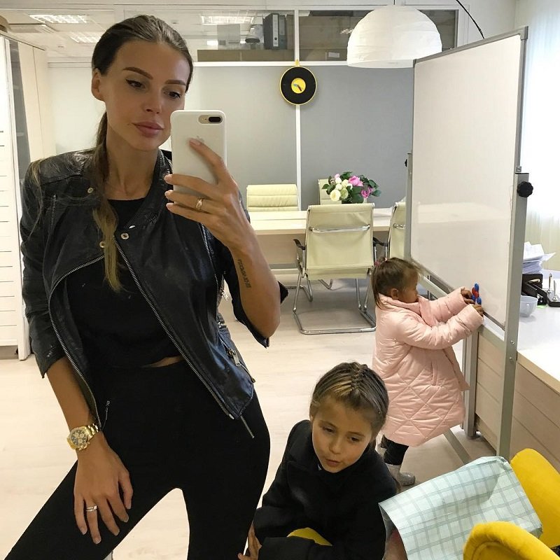 Материнство мешает Оксане Самойловой попасть в список Forbes