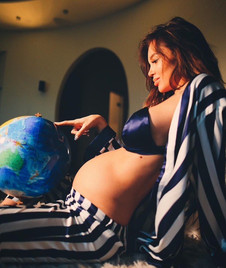 Анастасия Лисова сообщила о беременности, но ей не поверили