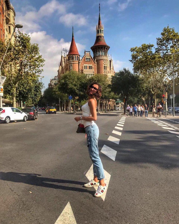 "Хоть здесь ты настоящая": Ольга Бузова отдохнула в Барселоне