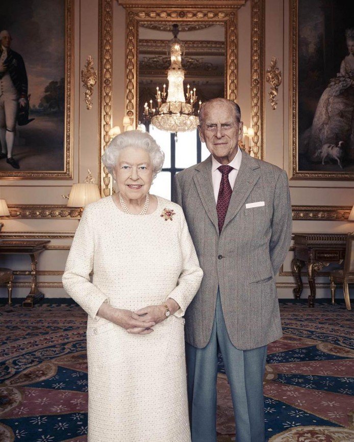 Новый официальный портрет королевы Елизаветы II в честь 70-летия ее брака