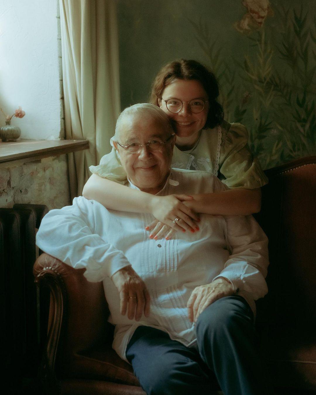 Евгений Петросян и Татьяна Брухунова поделились редкими семейными снимками