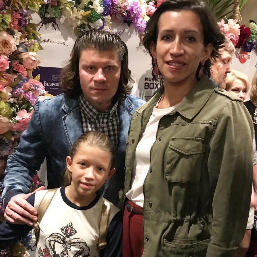 "Неидеальны, но хороши": семейный снимок Елены Борщевой вызвал споры в сети