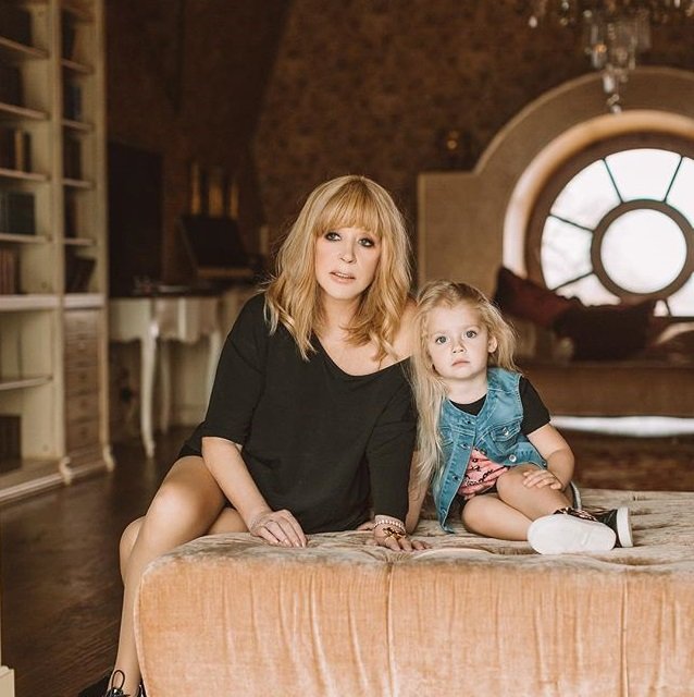 "Вот на кого Лиза похожа": поклонники нашли сходство дочери Пугачевой с ее мамой