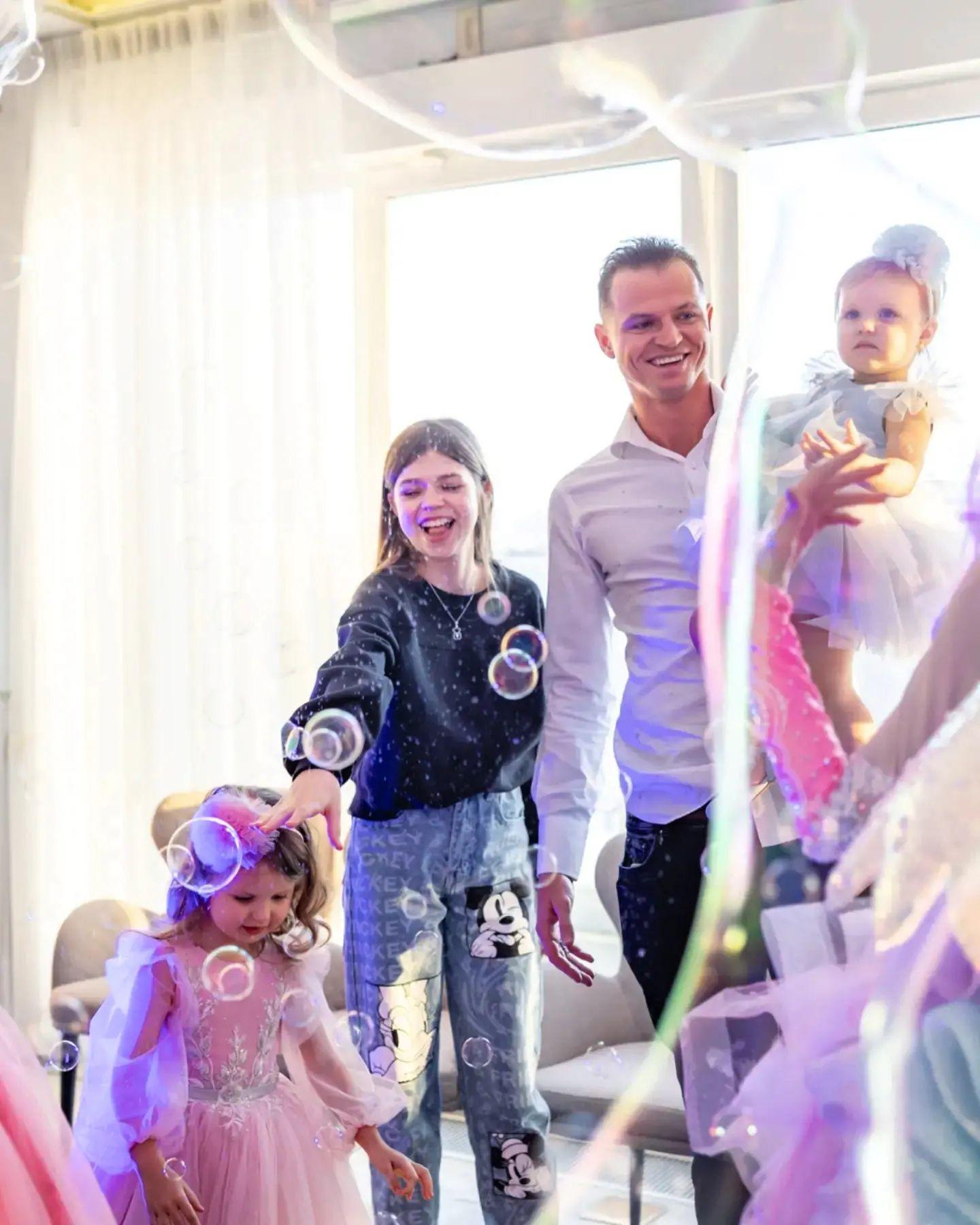 Дочь Дмитрия Тарасова от первого брака провела время с его детьми от Анастасии Костенко